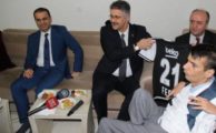 Beşiktaşlı engelli taraftarın forma sevinci