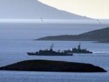 Türk ve Yunan savaş gemileri burun buruna geldi