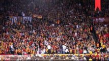 Galatasaray’da tribünler ikiye bölündü