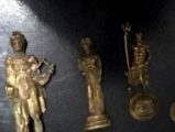 Manisa’da 35 sikke, 3 altın heykel ele geçirildi