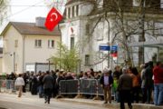 İsviçre’de Türkler sandıklara akın etti